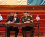 La denominada Carta de oferta y aceptación de ampliación del puerto Quetzal fue firmada por Holsey y el presidente del país centroamericano, Bernardo Arévalo. Foto cortesía