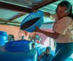 <i>El PMA ayuda a las comunidades en el Corredor Seco de Guatemala a través de la acción anticipatoria del CERF, entregando silos y granos para los bancos de alimentos locales. Este proyecto mejora la seguridad alimentaria, optimiza el almacenamiento de granos y apoya a las comunidades que enfrentan sequías y otras crisis recurrentes. WFP/TVN Producciones</i>