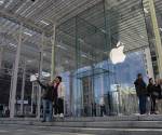 <i>La empresa enseñará los nuevos iPhone 18 Pro y iPhone 18 Pro Max, que, según las filtraciones, podrían tener un nuevo procesador A20, diseñado para ofrecer una mayor eficiencia y rendimiento. EFE/ Angel Colmenares</i>