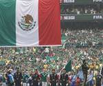 <i>Hinchas animan en la inauguración del Mundial de la FIFA 2026 este jueves, en el estadio Azteca en la Ciudad de México (México). EFE/ Sashenka Gutiérrez</i>