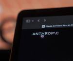 Fotografía de archivo que muestra la pantalla de un ordenador con el logotipo de la inteligencia artificial (IA) Anthropic en Nueva York (Estados Unidos). EFE/ Angel Colmenares