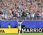 <i>Lionel Messi selló este martes la victoria de Argentina en la edición 23 del Mundial con un triplete que lo encumbra con 16 como máximo goleador de todas las copas al lado del alemán Miroslav Klose. EFE/EPA/AMY KONTRAS</i>