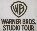 <i>El logotipo de Warner Bros. se observa en el complejo de estudios de Warner Bros. Studios en Los Ángeles, California (EE. UU.), el 23 de abril de 2026. EFE/CHRIS TORRES</i>