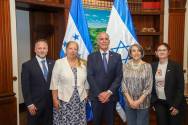 <i>Junto al Presidente Nasry Asfura y la Canciller Mireya Agüero, sostuvieron una reunión con la Directora General del Desarrollo del Estado de Israel para avanzar la cooperación entre Israel y Honduras. Foto de cortesía</i>