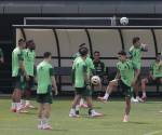 <i>Jugadores de la selección mexicana de fútbol entrenan en el Centro de Alto Rendimiento de la Federación Mexicana de Fútbol en Ciudad de México (México). EFE/José Méndez</i>