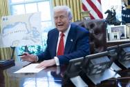 El presidente de EEUU, Donald Trump, ha presentado previamente la golden visa (también llamada golden card) como un permiso migratorio destinado a millonarios . EFE/EPA/CHRIS KLEPONIS /POOL