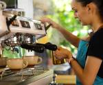 <i>Los ensayos aleatorizados, el tipo de diseño de estudio más riguroso y fiable, han demostrado que el consumo de cafeína en el café se asocia a un menor riesgo de fibrilación auricular, pero también a un mayor riesgo de contracciones ventriculares prematuras. Foto de iStock</i>