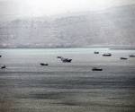 Imagen de archivo de varios barcos comerciales en el Estrecho de Ormuz. EFE/Ali Haider