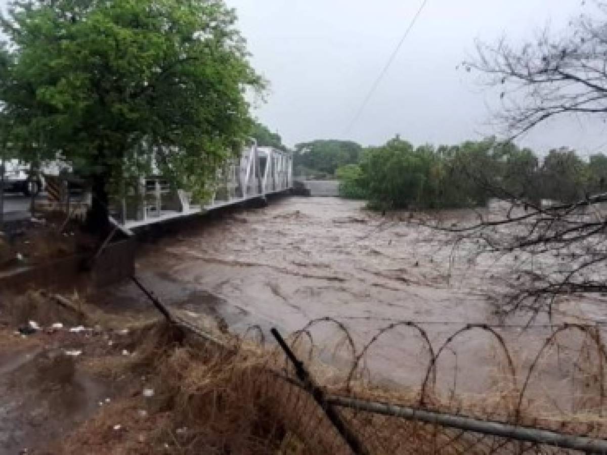 Guatemala y El Salvador suspenden tránsito aduanero por daños Tormenta Amanda