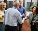 <i>Cada vez son más las compañías que promueven la participación de sus equipos en cámaras empresariales, congresos y otros espacios de interacción. Foto de iStock</i>