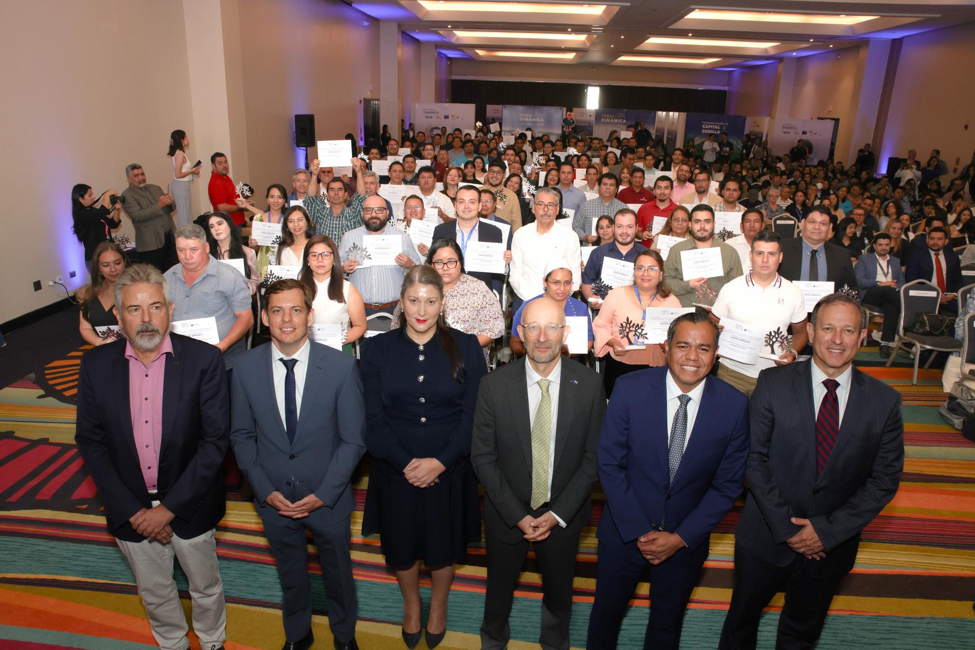 Más de 250 emprendedores y mipymes de El Salvador son ganadores de capital semilla