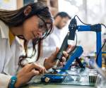 Para los profesionales, las cifras refuerzan la importancia de especializarse en sectores con alta demanda —salud, manufactura, comunicaciones y finanzas— y de actualizar competencias técnicas y digitales. Foto de iStock