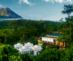 Nayara Springs, un santuario solo para adultos en La Fortuna de San Carlos, ha sido distinguido con Tres Llaves MICHELIN, la máxima distinción. Foto de cortesía