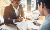 <i>La estabilidad financiera de los colaboradores se ha convertido en uno de los principales desafíos para las empresas en un contexto marcado por la inflación y el aumento del costo de vida. Foto de iStock</i>