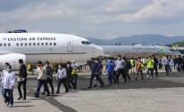 <i>Honduras también ha recibido a 374 migrantes mexicanos deportados de Estados Unidos, como parte de un mecanismo de cooperación migratoria que permite que ciudadanos de otros países puedan ser trasladados a territorio hondureño. Foto de EFE</i>