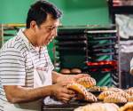 <i>El 83,1 % de las personas involucradas en emprendimientos tempranos señaló que emprende para ganarse la vida debido a la escasez de empleo. Foto de iStock</i>