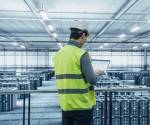 Las pérdidas de empleos se centran en el sector manufacturero, aunque las nóminas del sector servicios no han crecido en febrero por primera vez en seis meses. Foto de iStock