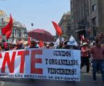 <i>La Coordinadora Nacional de Trabajadores de la Educación (CNTE) mantiene movilizaciones y un plantón en el centro de Ciudad de México en demanda de mejoras salariales, pensiones y condiciones laborales. Foto de cortesía</i>