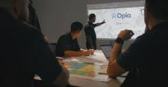 OPIA atiende a más de 200 clientes en 18 países de las Américas y el Caribe, en industrias de alta exigencia regulatoria como farmacéutica, dispositivos médicos, semiconductores, biotecnología, procesamiento de alimentos y salud. Foto de cortesía