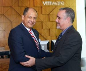 Presidente Luis Guillermo Solís, en visita a empresa VMware.