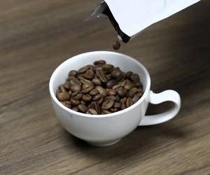 Precio del café cae 2,8% en junio en un mercado en alerta por el efecto de El Niño