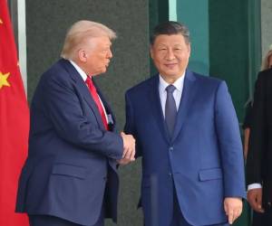Por estas horas, los mercados ya no evalúan si habrá rivalidad entre ambas potencias, sino qué tan lejos están dispuestas a llevarla. (Foto: EFE)