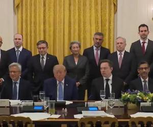 <i>Trump se reunió con los directores ejecutivos el mismo día en que sus asesores anunciaron una nueva herramienta de IA que, según dijeron, facilitará al público el acceso a los servicios gubernamentales. Foto de cortesía</i>