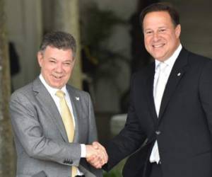 Presidentes Juan Manuel Santos y Juan Carlos Varela. (Foto: AFP)