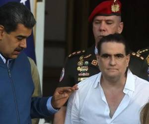 A través de la gestión de programas alimentarios que le concedió el gobierno de Maduro, el empresario Saab habría lavado de dinero, como parte de la fortuna construida fraudulentamente por el propio Maduro. (Foto: EFE)