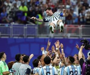 El capitán de Argentina se convirtió hoy en el único jugador que marca en seis partidos consecutivos en fase de eliminación directa de las copas del mundo. (Foto: EFE)