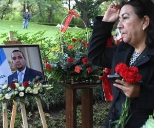 <i>Juan Francisco nos ha representado con letras mayúsculas, afirmó la madre del abogado asesinado. (Foto: EFE)</i>