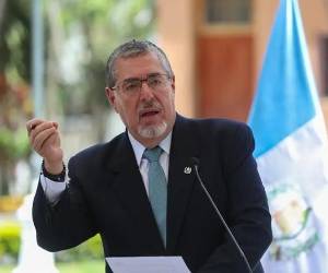 El presidente de Guatemala, Bernardo Arévalo de León, en una rueda de prensa este lunes en Ciudad de Guatemala (Guatemala). EFE/ Mariano Macz