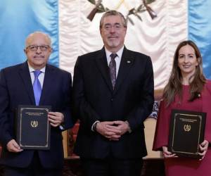 <i>Los gobiernos de Guatemala y del Reino Unido de Gran Bretaña e Irlanda del Norte firmaron un memorando de entendimiento para iniciar una cooperación técnica destinada al desarrollo del MetroRiel. Foto de cortesía</i>