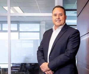 Rolando Carvajal, una de las grandes figuras del mundo empresarial en 2025. Guió una de las mayores transacciones que se hicieron en la región. Ahora está al frente de la operación de Heineken en Centroamérica. (Foto: E&amp;N)