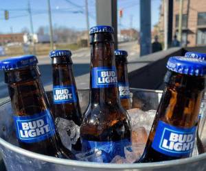 ¡Destronada Bud Light! La cerveza más vendida en EEUU ahora es mexicana