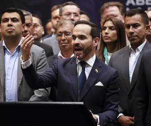 <b>Disponen de un mes para entrar en razón, advirtió el presidente De la Espriella a los grupos armados. (Foto: EFE)</b>