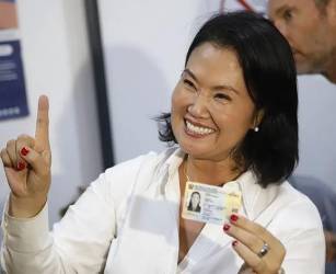 La Oficina Nacional de Procesos Electorales (ONPE) completó el registro de todas las actas que llegaron sin observaciones a su sede. Las que permanecen pendientes son aquellas remitidas al Jurado Electoral Especial (JEE) para su revisión, cuyo procesamiento determinará el resultado final de la segunda vuelta. (Foto: EFE)
