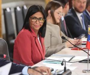 Según informó Transparencia Venezuela, la deuda externa de Venezuela se estima en más de US$170.000 millones.El gobierno interino de Rodríguez avanzó en el reingreso de relaciones con el FMI y el BM. (Foto: EFE)