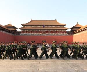 <i>En los últimos meses, Xi ha promovido nuevas normas de supervisión para los altos oficiales y ha reiterado la necesidad de reforzar la lealtad política dentro de las Fuerzas Armadas. xingmin07 / Getty Images</i>