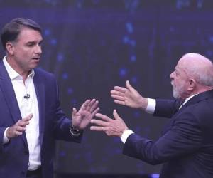 <i><b>En la primera vuelta, Flávio superó a Lula por dos puntos, 47% a 45%. Este viernes se concretará el segundo y decisivo debate. El domingo, el país más grande de Suramérica definirá si decide su giro a la derecha. (Foto: EFE)</b></i>