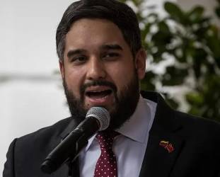 El hijo de Maduro, de 35 años y diputado de la Asamblea Nacional de Venezuela, también contó al semanario alemán que su padre lo llama por teléfono regularmente. (Foto: EFE)