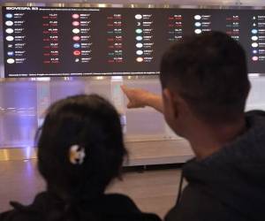 <i>La apertura deja una primera señal sobre el desafío económico del presidente reelecto: la incertidumbre fiscal ya se expresa en precios, liquidez y costos de financiamiento. (Foto: EFE)</i>