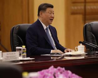 Xi pidió un alto el fuego inmediato e integral y defendió que el estrecho de Ormuz permanezca abierto al tránsito normal. (Foto: EFE)