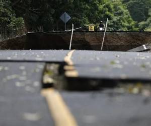 <i>Las autoridades aún no han cuantificado las pérdidas materiales por el terremoto, pero ya declararon un estado de emergencia nacional para canalizar hasta US$100 millones para afrontar la situación. Foto de EFE</i>