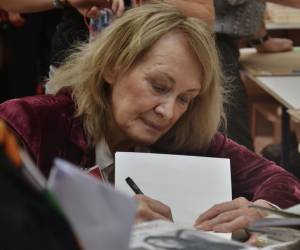 Premio Nobel de Literatura para la francesa Annie Ernaux