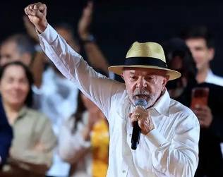 <b>En Brasil no aceptamos que nadie meta la nariz donde no lo llaman, avisó Lula. (Foto: EFE)</b>