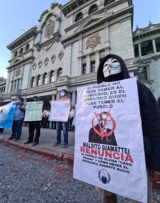 Miles vuelven a manifestarse contra corrupción en Guatemala