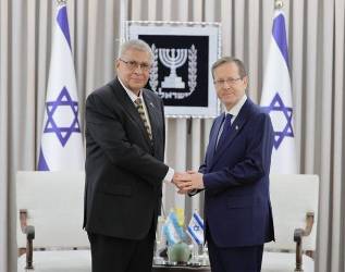 José Luis Núñez Bennet presentó este 3 de agosto sus cartas credenciales ante el presidente israelí, Isaac Herzog. La acreditación de Núñez Bennet es una señal diplomática con potencial económico, pero sobre todo una pieza del nuevo mapa exterior hondureño. (Foto: Cortesía)