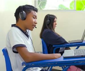 <i>Para Centroamérica, la experiencia salvadoreña abre una discusión sobre cómo utilizar la IA para atender desafíos educativos persistentes, especialmente en sistemas que necesitan mejorar resultados y ampliar oportunidades. (Foto: Banco Mundial)</i>