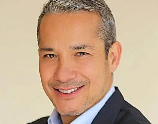 El consumidor de esta región dejó de ser un espectador tímido y hoy confía sus compras más cotidianas del hogar a las pantallas, asegura Armando Uriegas, Presidente de NielsenIQ (NIQ) América Latina